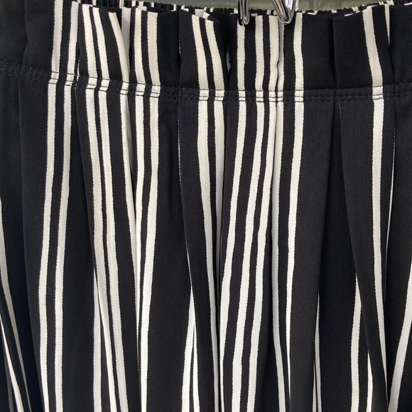 H&M skirt - Picture 2 of 2